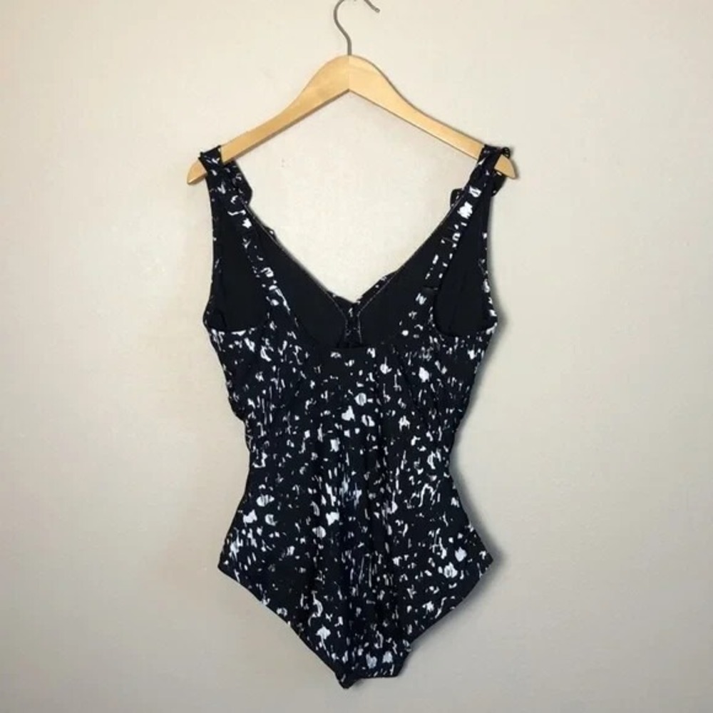DKNY Women Large Black White Ruffle Neck One Piece‎ Swimsuit Abstract Dot New - Picture 7 of 16